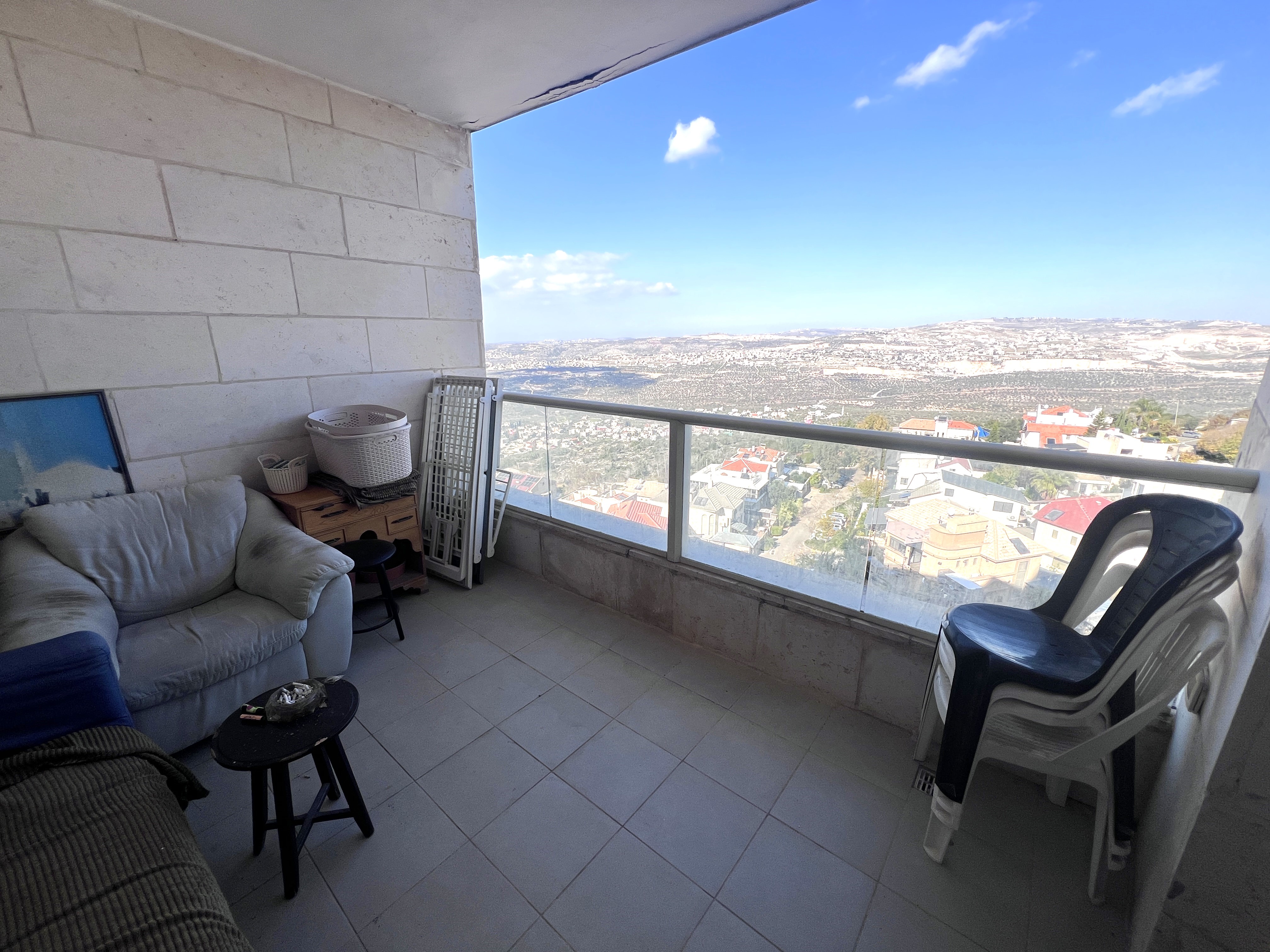 דרך רמת הגולן 3, אריאל