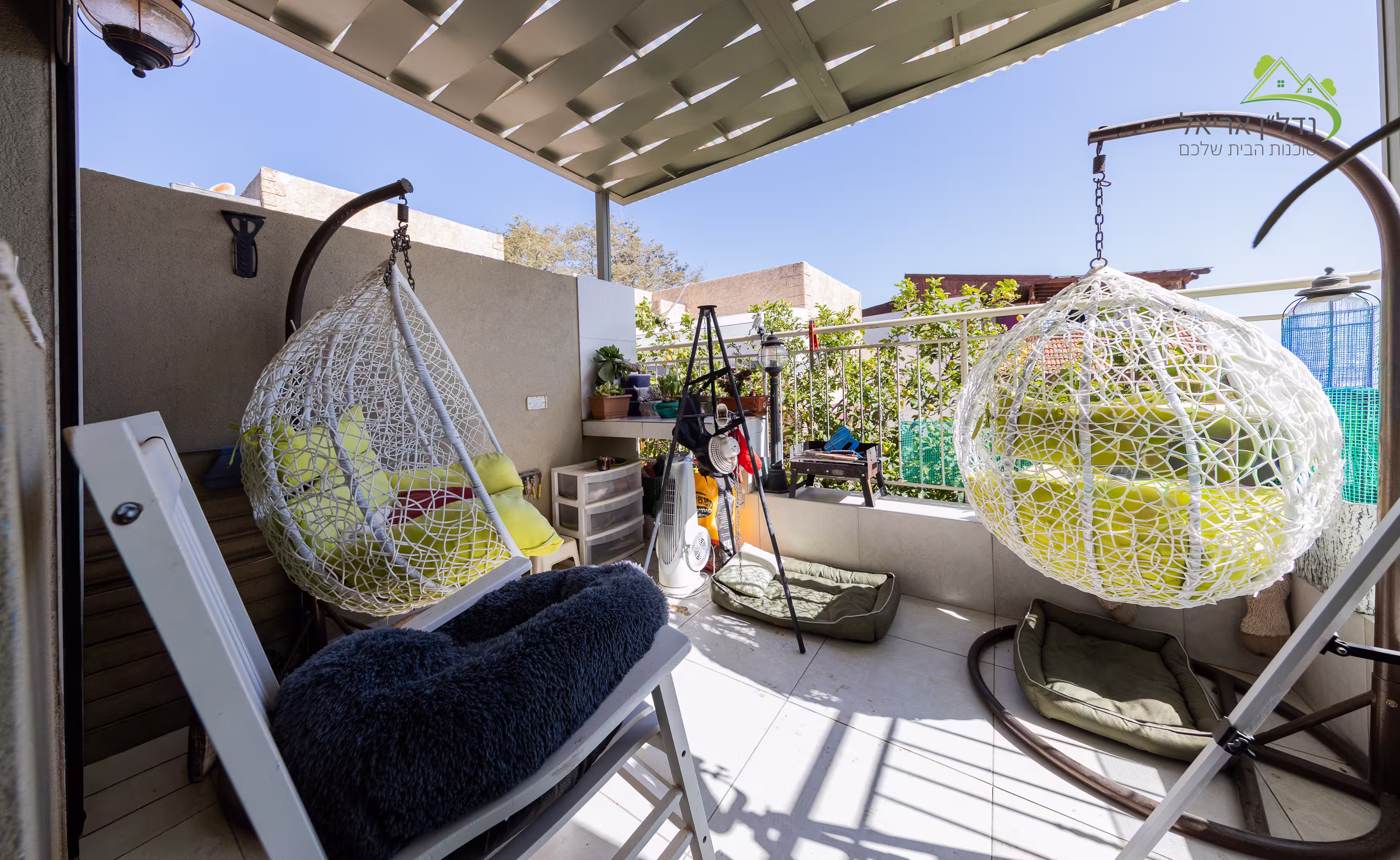 הפסגה 22, אריאל