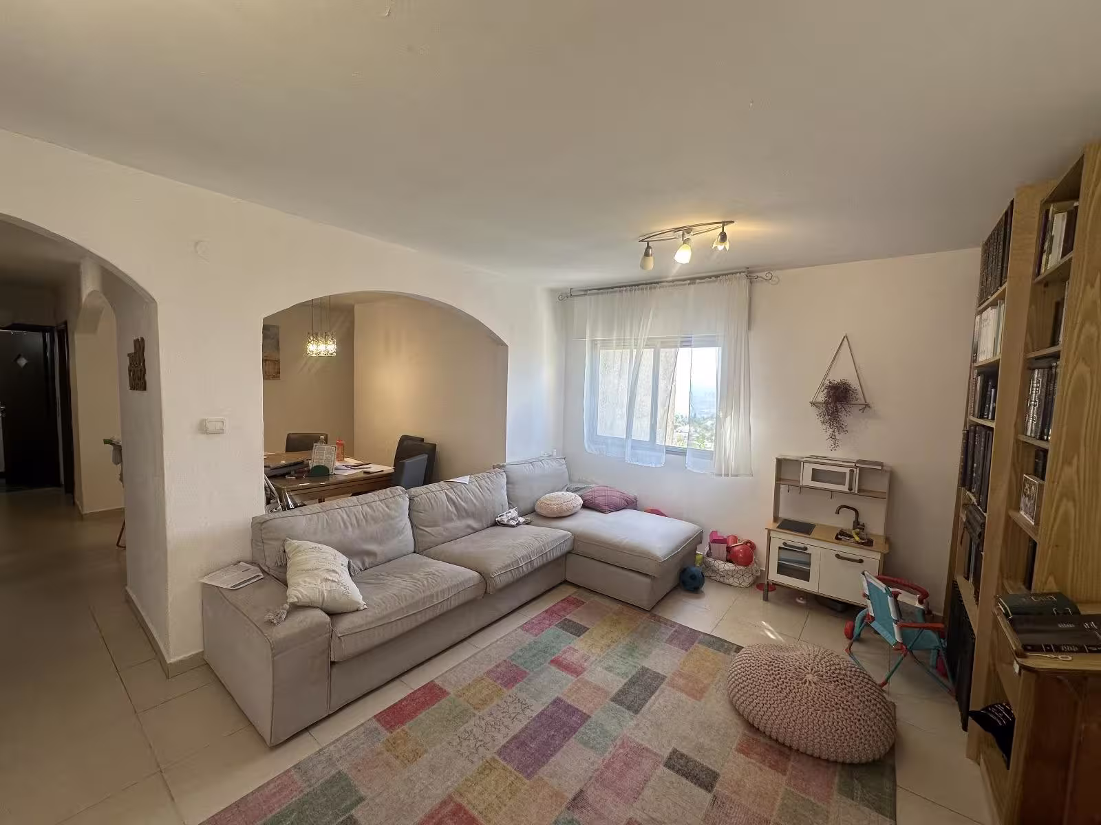 גבעות עולם 12, אלון מורה