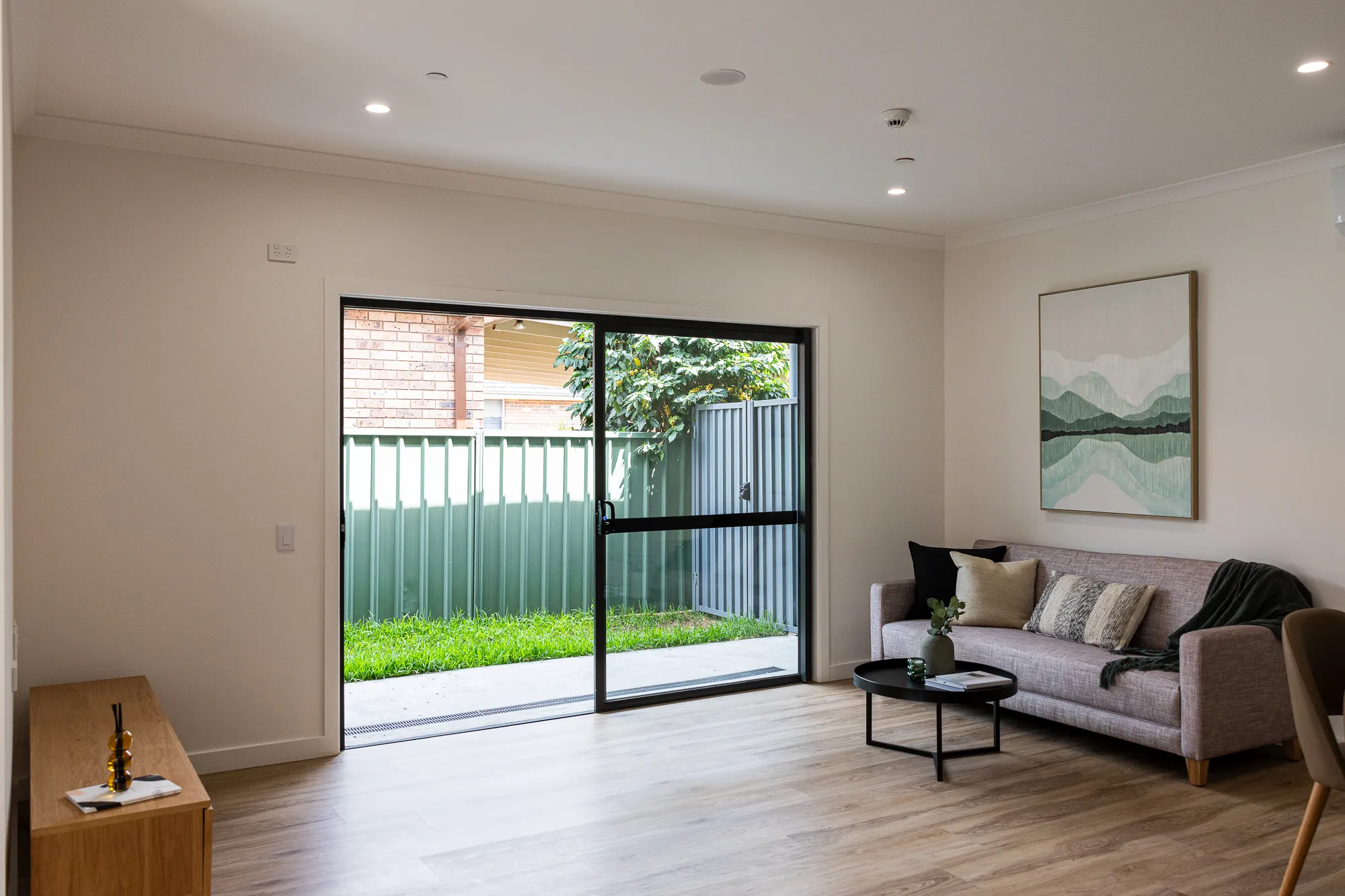 Macquarie Fields, NSW - House & Villa