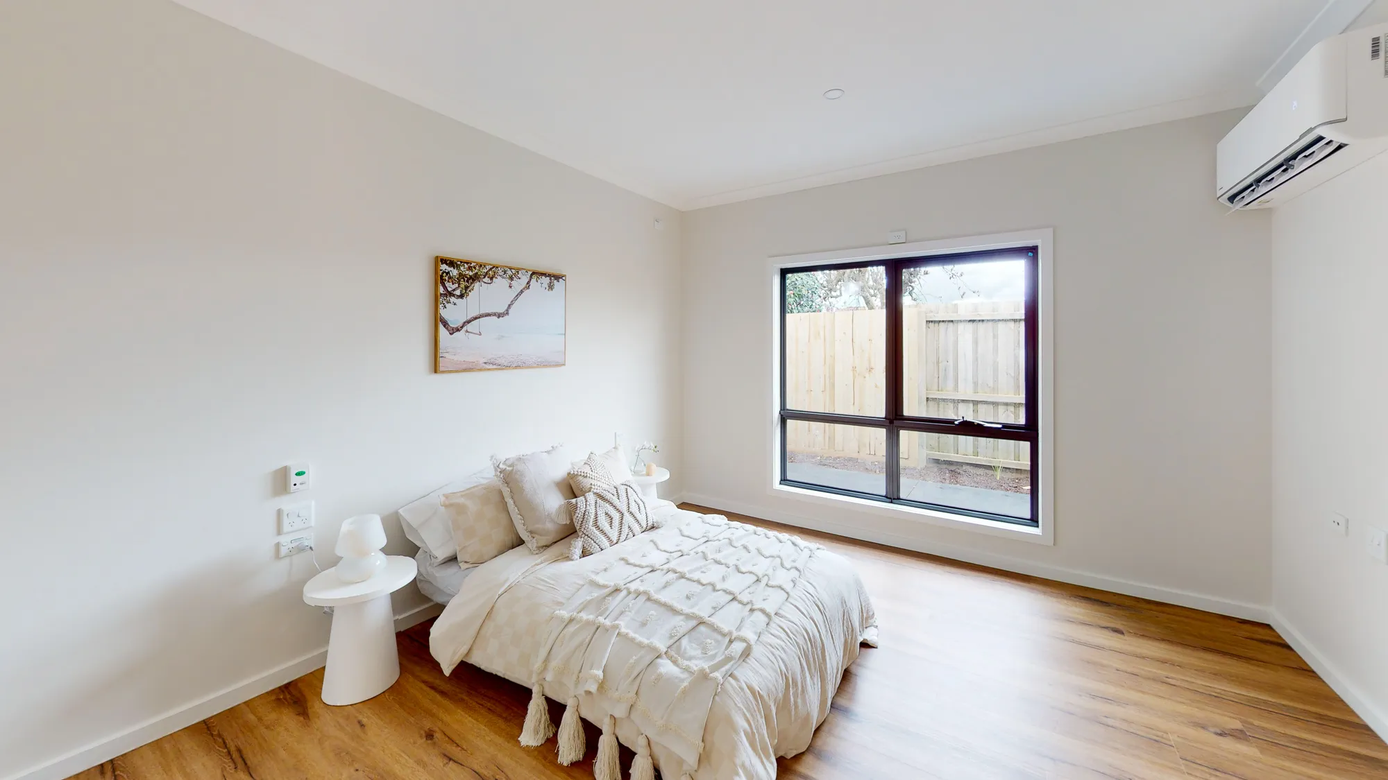 Warragul, VIC - Villa