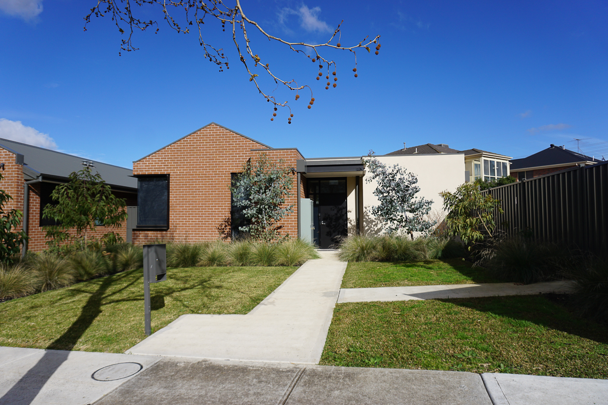 Hillside, VIC - House & Villa