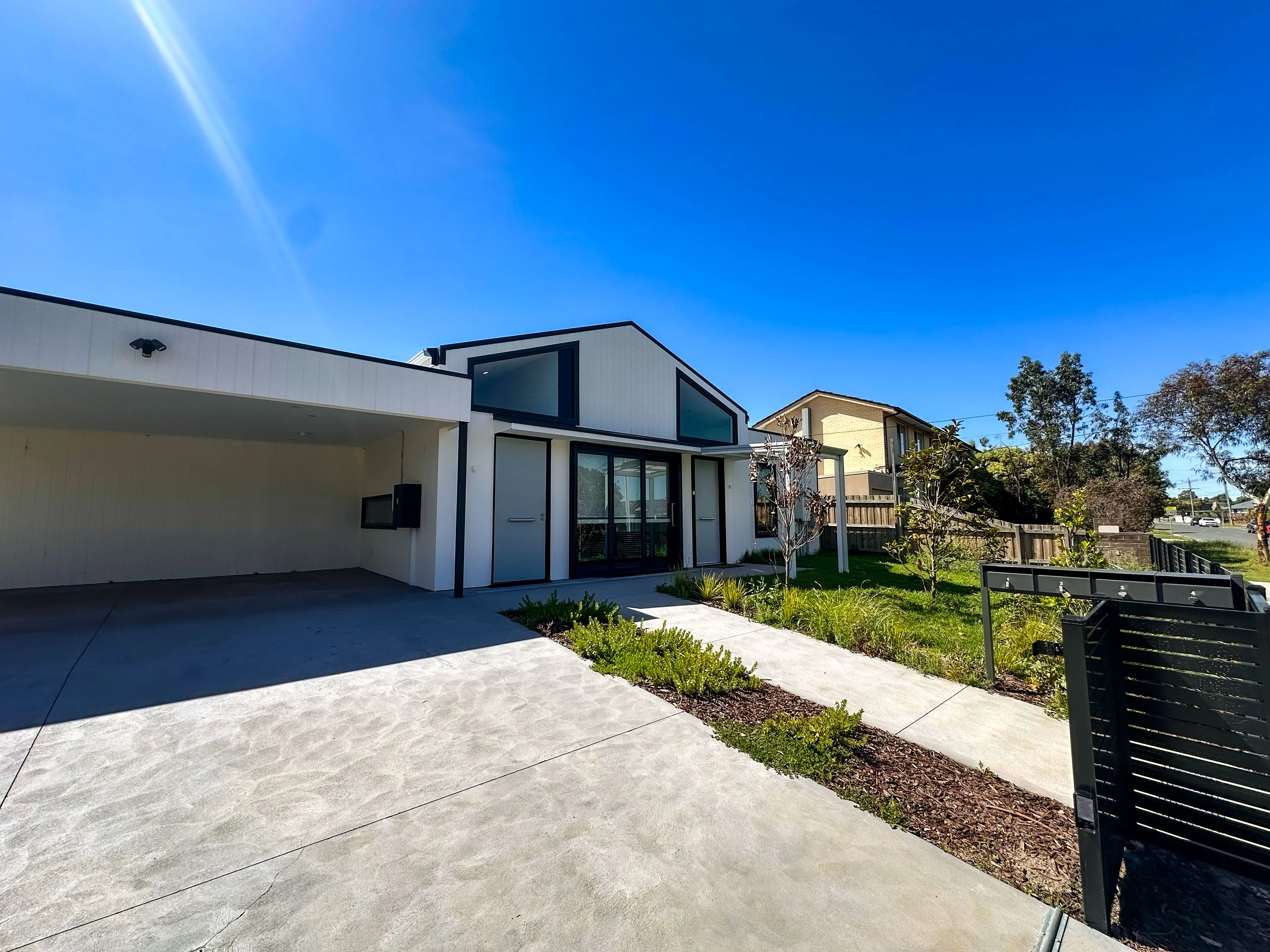 Doveton, VIC - Villa