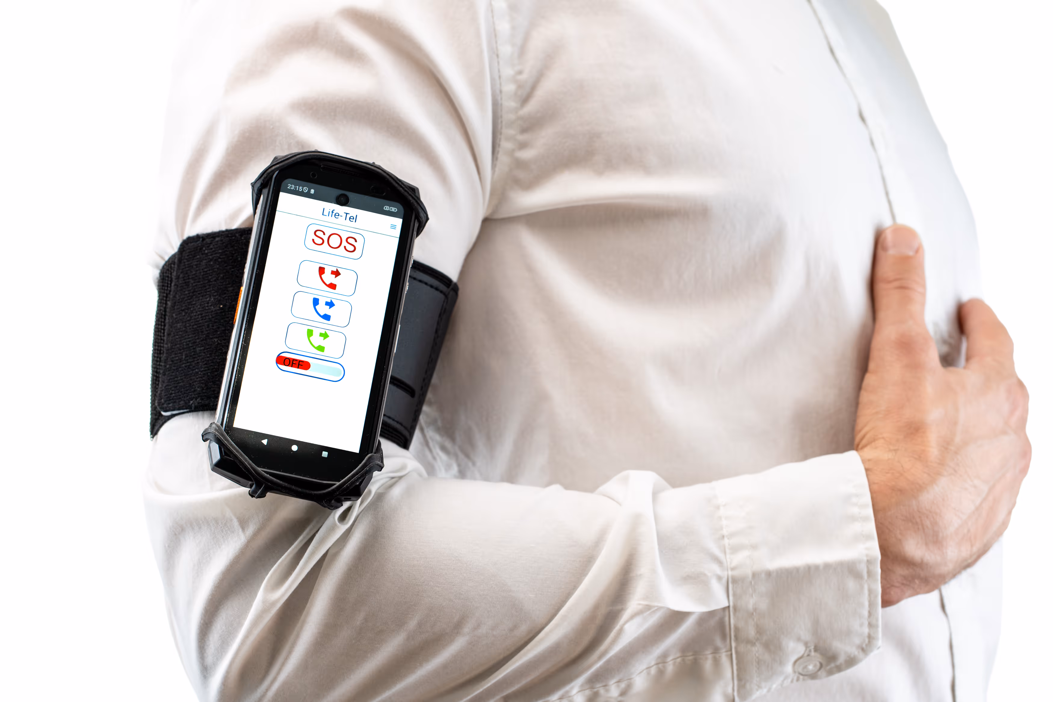 Person mit weißem Hemd trägt ein Smartphone mit einer SOS-Notruf-App am Oberarm und hält sich die Brust.