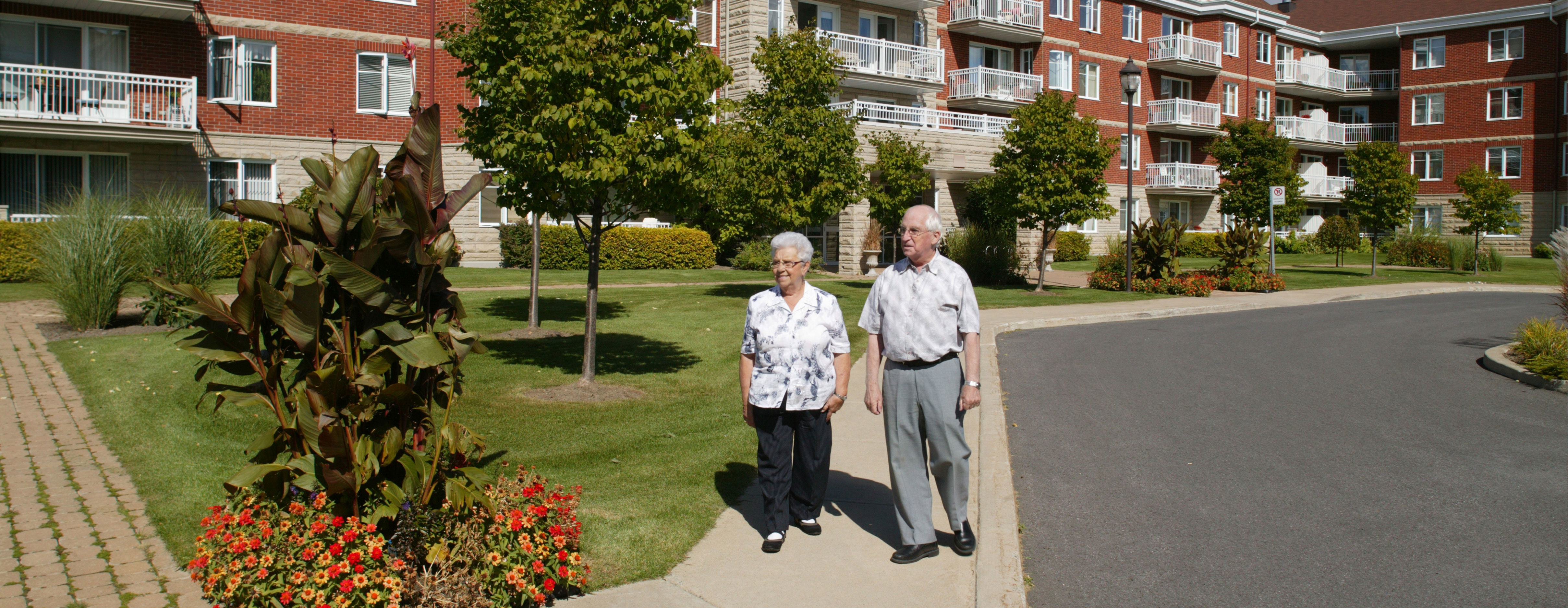 9 Questions to Ask When Touring Senior Communities