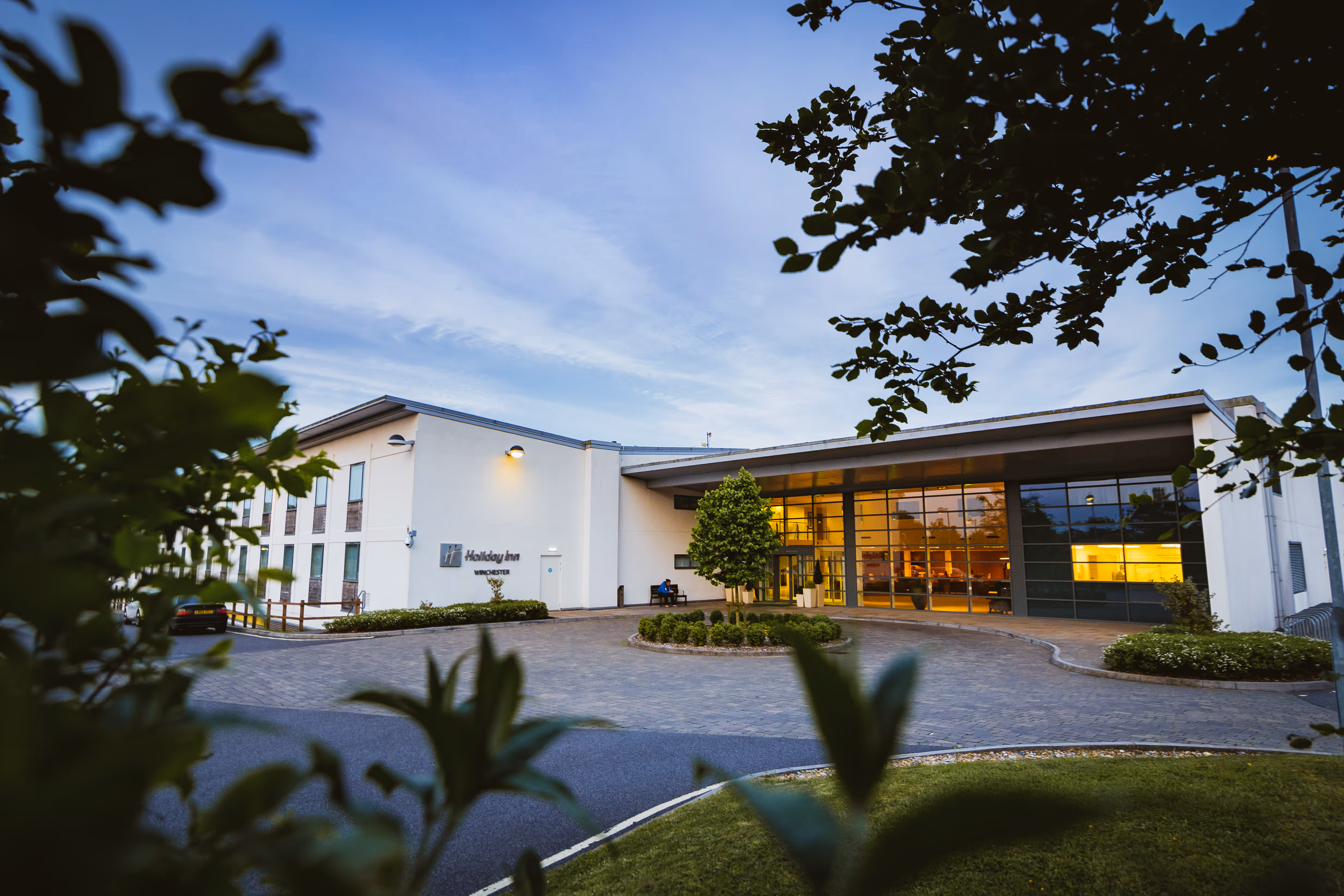 Holiday Inn Winchester | MotherOfGrom