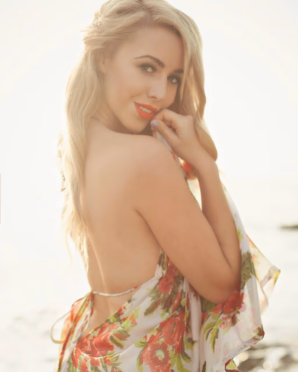 Mother of Grom does a beach !