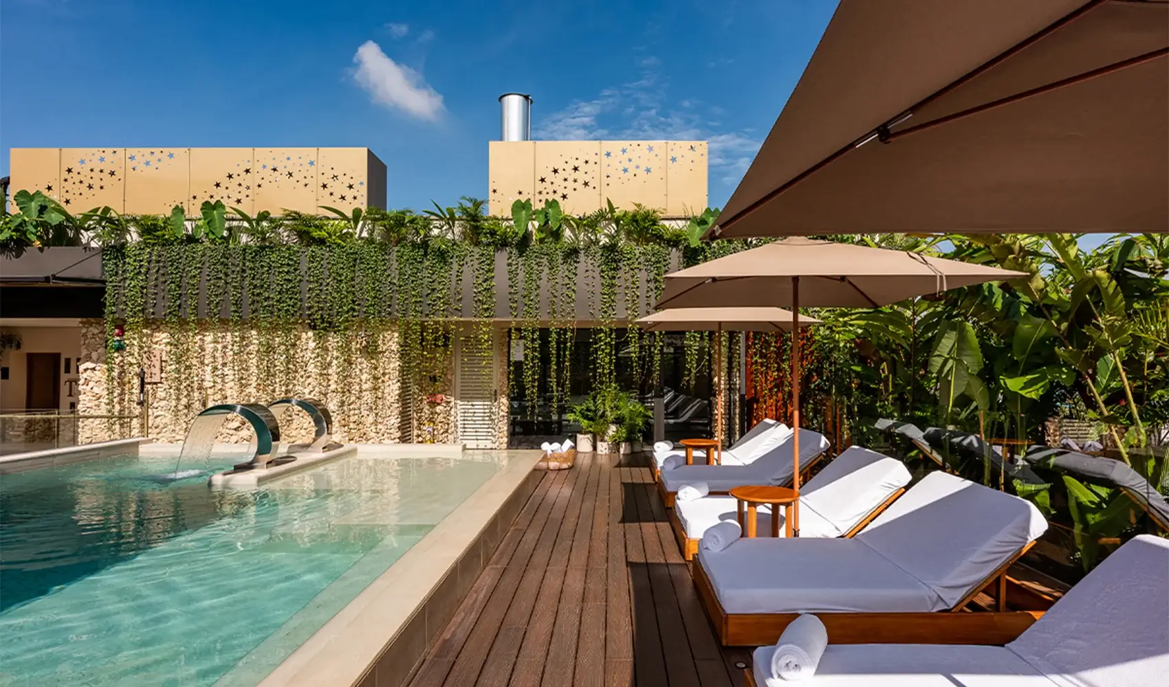 Outdoor Pool piscina Elcielo Hotel