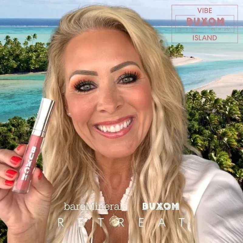 Photo booth snapshot of a guest holding a lip gloss on a bareMinerals Buxom island retreat frame