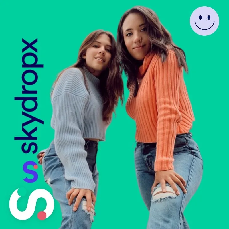 Photo booth snapshot of two guests posing back to back on a green Skydropx frame