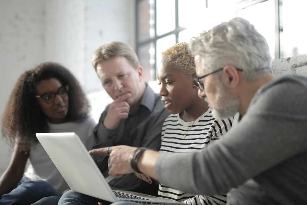 Fournisseur d’informations financières : guide 2025