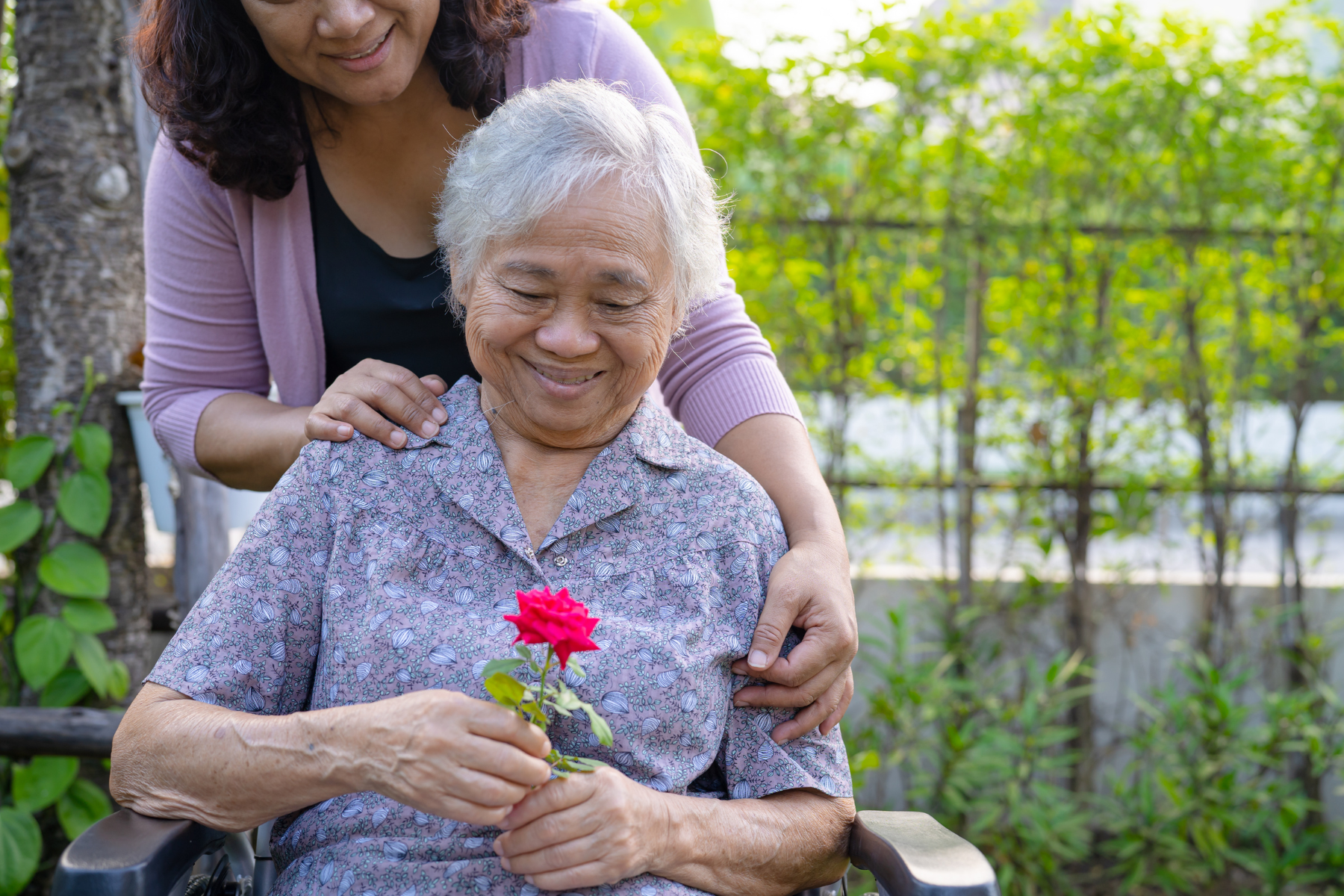 Visiting a Loved One in Memory Care: Tips for Positive Interactions
