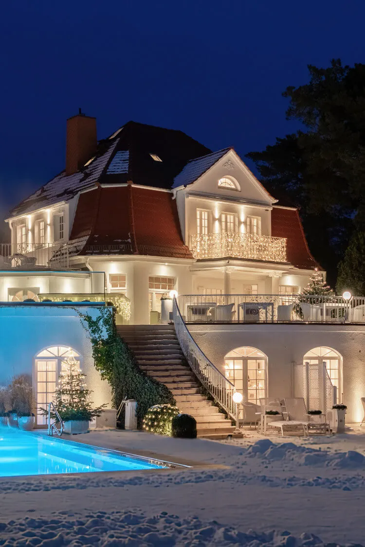 Winterliche Abendstimmung in unserem Villa Contessa Resort | © Villa Contessa - 5 Sterne Superior Hotel & Spa Resort in Bad Saarow / Brandenburg - nur 50 Min. von Berlin entfernt