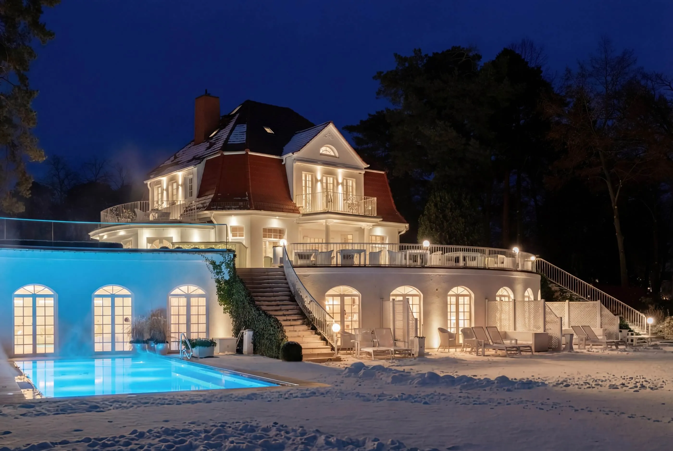 Winterliche Abendstimmung in unserem Villa Contessa Resort | © Villa Contessa - 5 Sterne Superior Hotel & Spa Resort in Bad Saarow / Brandenburg - nur 50 Min. von Berlin entfernt