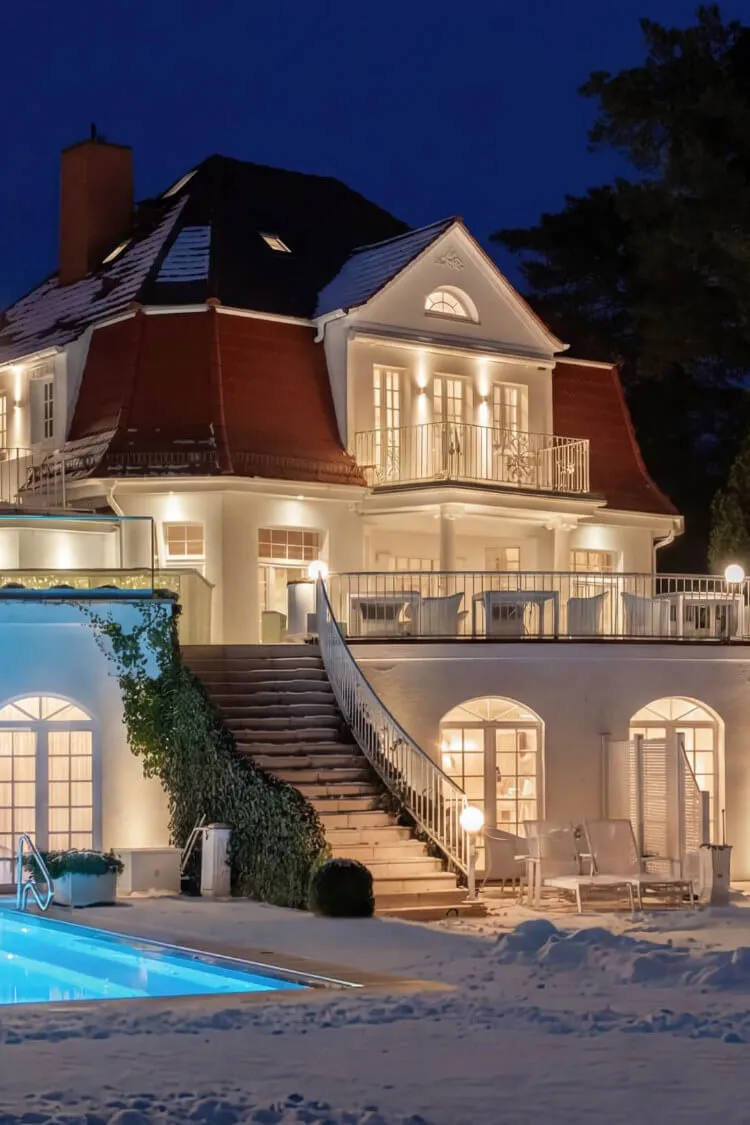 Winterliche Abendstimmung in unserem Villa Contessa Resort | © Villa Contessa - 5 Sterne Superior Hotel & Spa Resort in Bad Saarow / Brandenburg - nur 50 Min. von Berlin entfernt