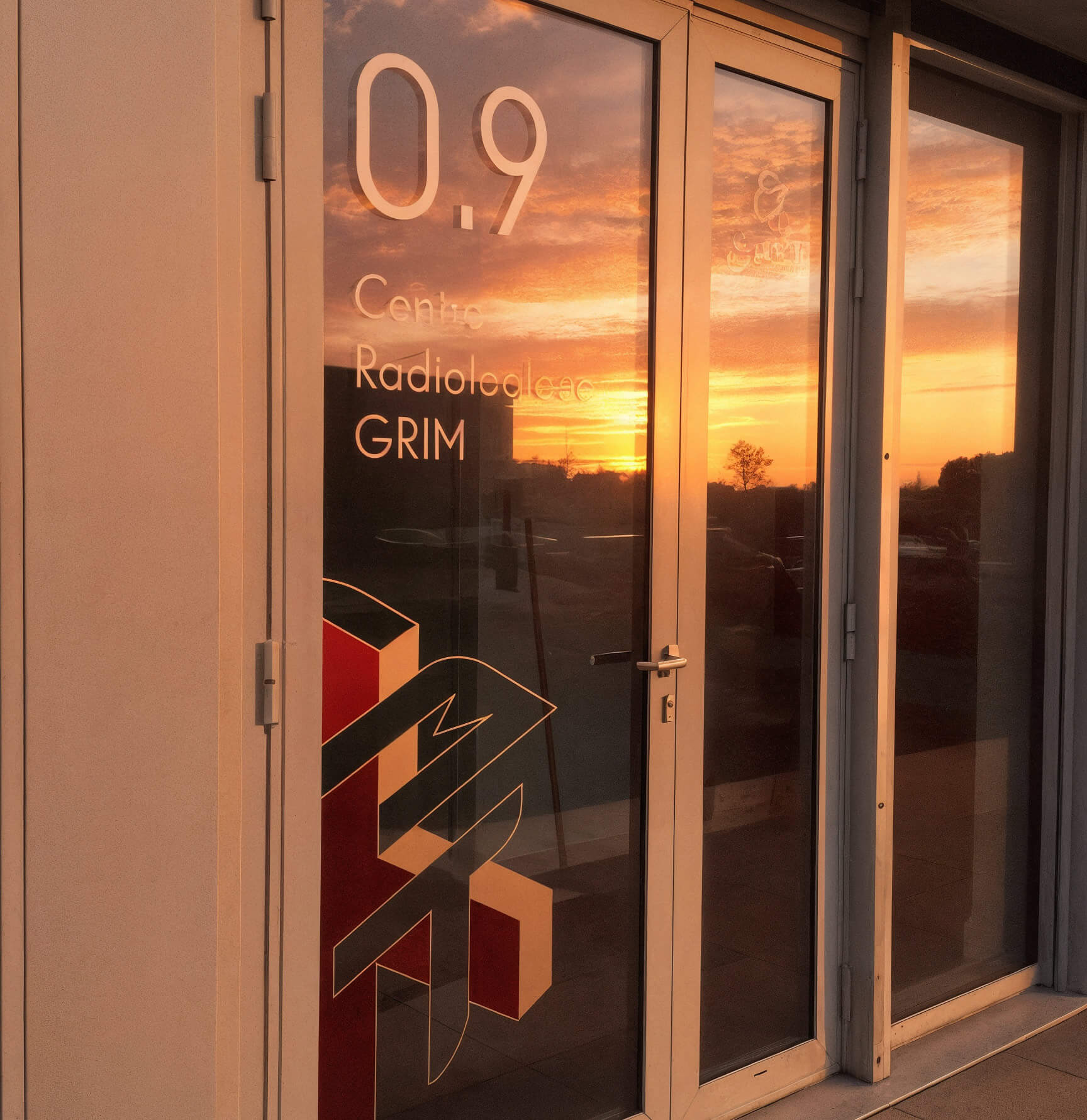 Vitrophanie médicale CMCT Tours - Confidentialité cabinets et identité visuelle centre de santé