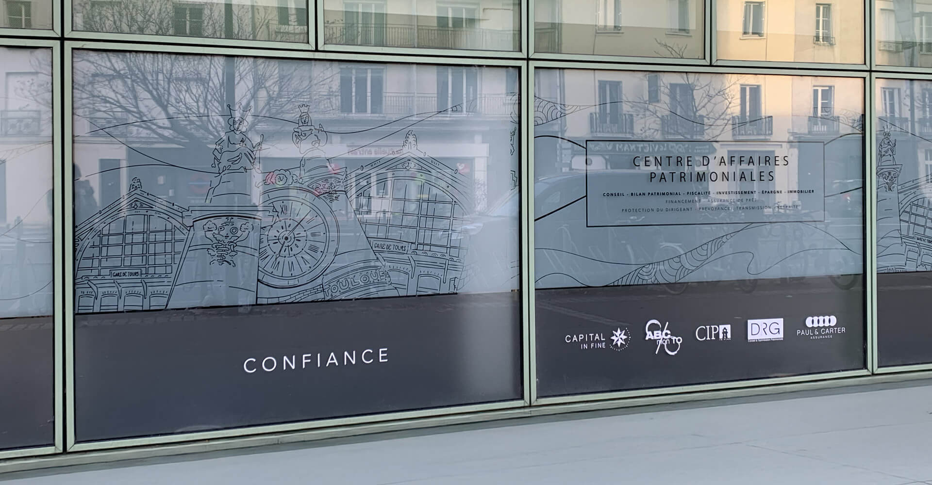 Installation vitrophanie courtier immobilier Tours - Fresque adhésive gare de Tours