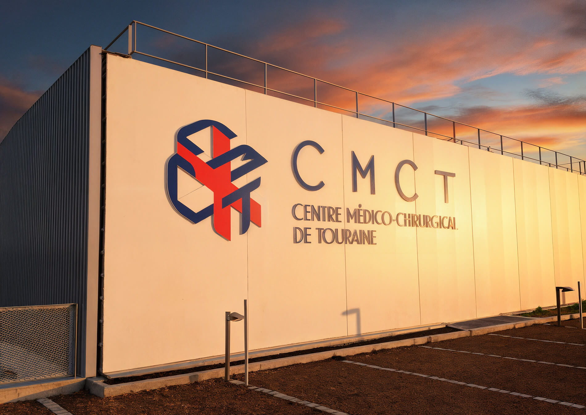 Enseigne extérieure CMCT centre médical Tours - Design et fabrication Beautiful Georges