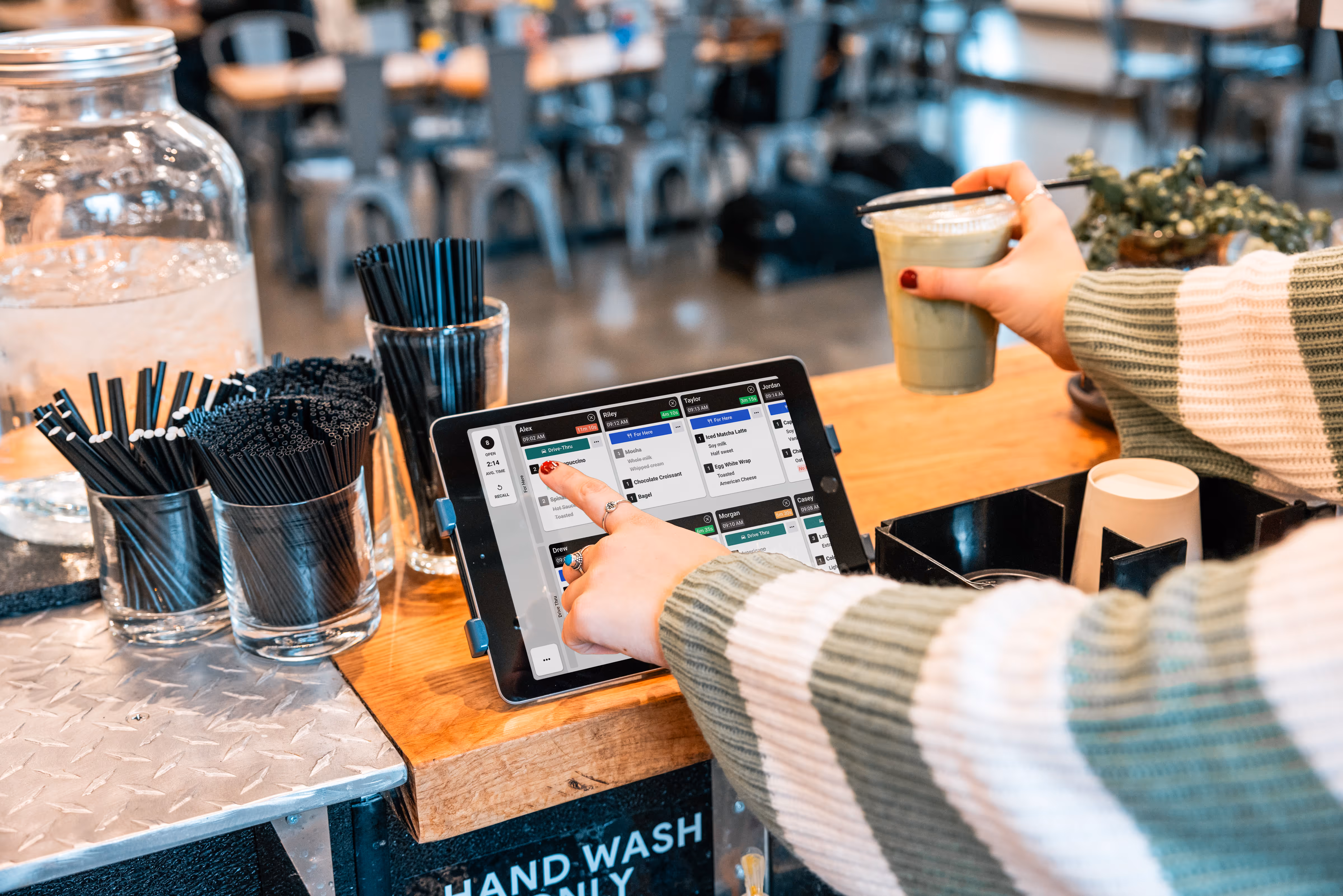 Barista closing out an order ticket on Fresh KDS.