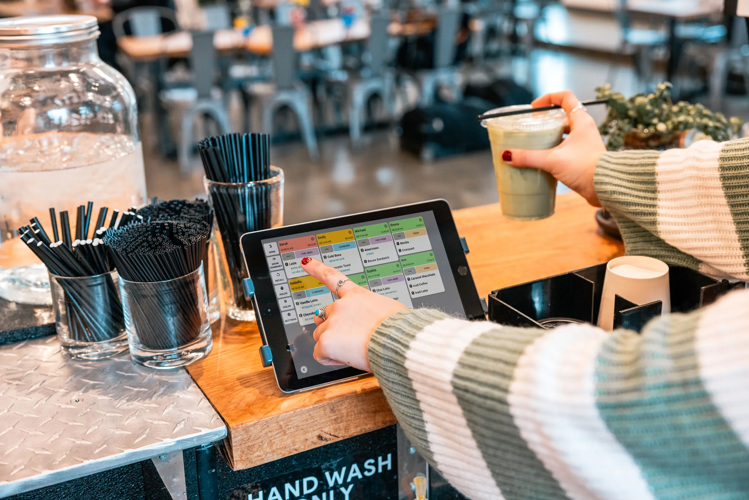 Barista closing out an order ticket on Fresh KDS.