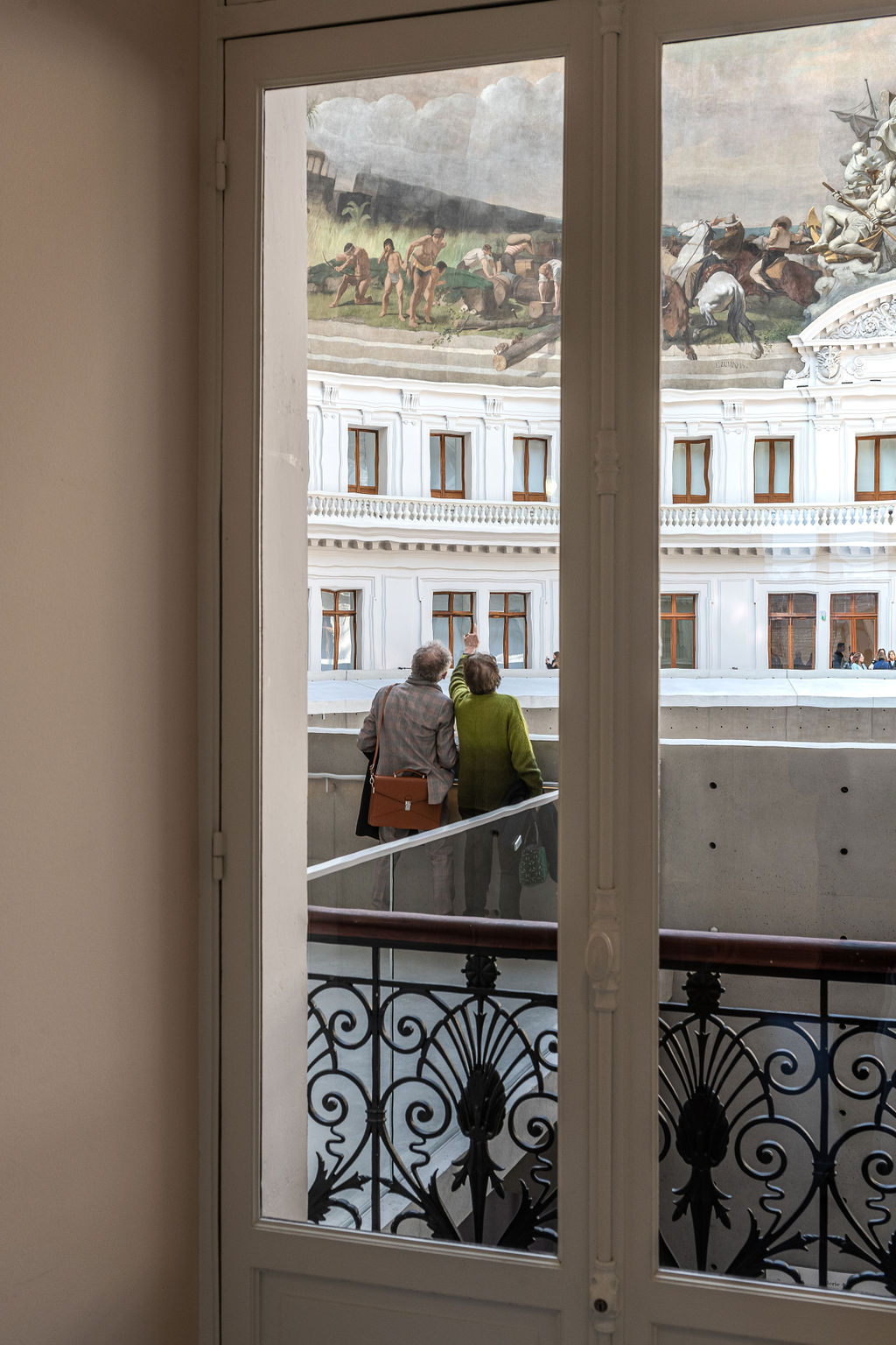 photographies de l'tIntérieur de la bourse, matériaux sobres et tons neutres — Jonathan Moyal