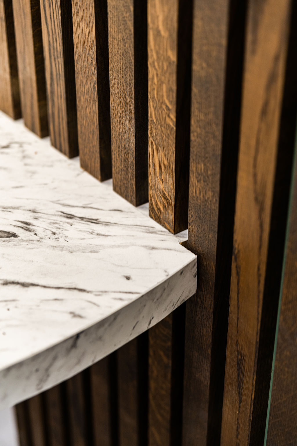 Open space moderne, volumes clairs et circulation fluide (photographie de bureaux)