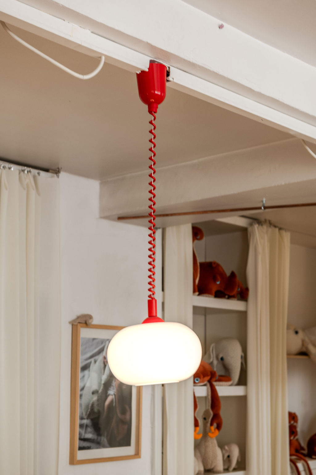 Open space moderne, volumes clairs et circulation fluide — BigStuffed (photographie de bureaux) — par Jonathan Moyal