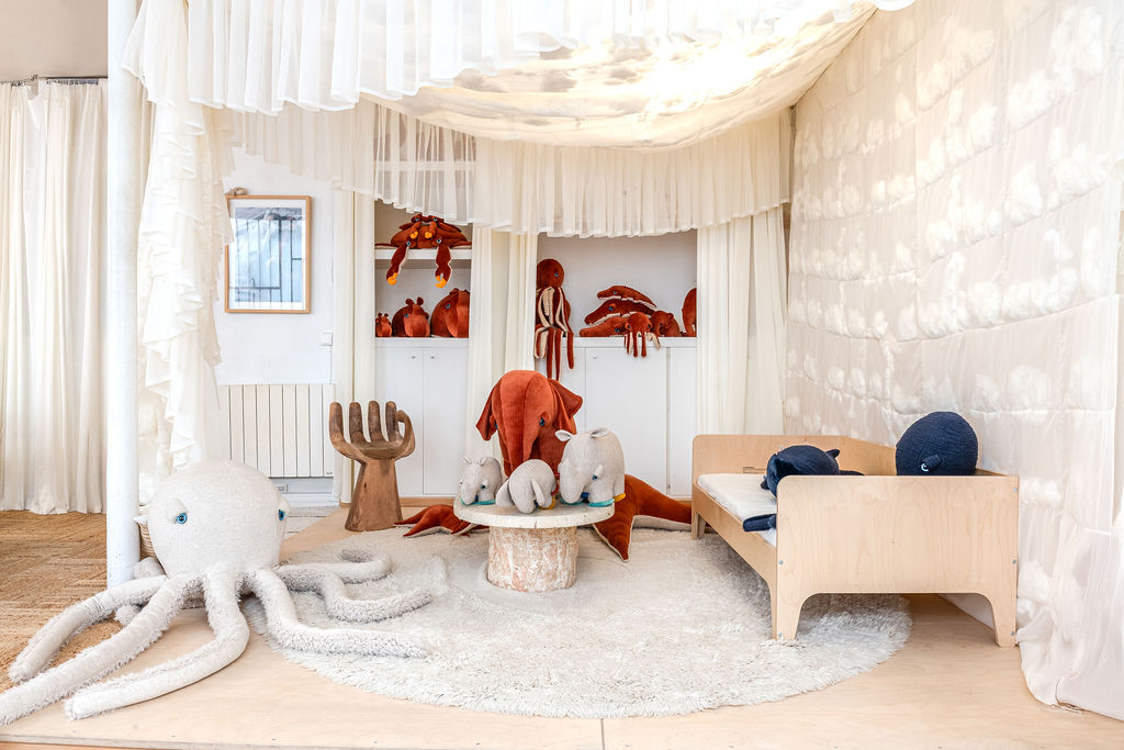 Open space moderne, volumes clairs et circulation fluide — BigStuffed (photographie de bureaux) — par Jonathan Moyal