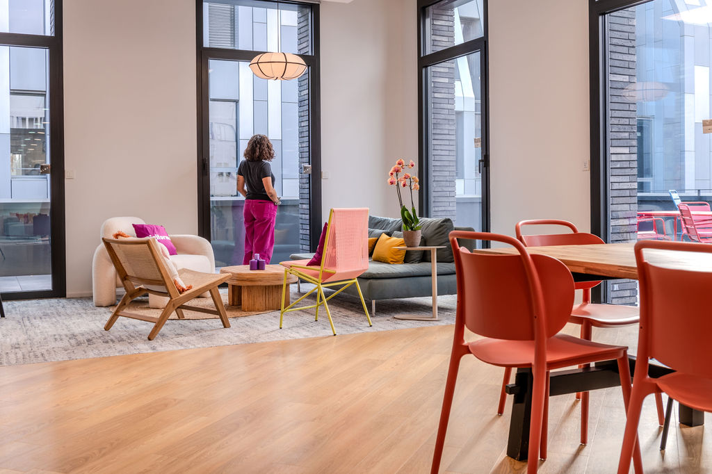 Bureaux professionnels, équilibre entre confort et fonctionnalité — bureaux de Digiforma (photographie d’intérieur)