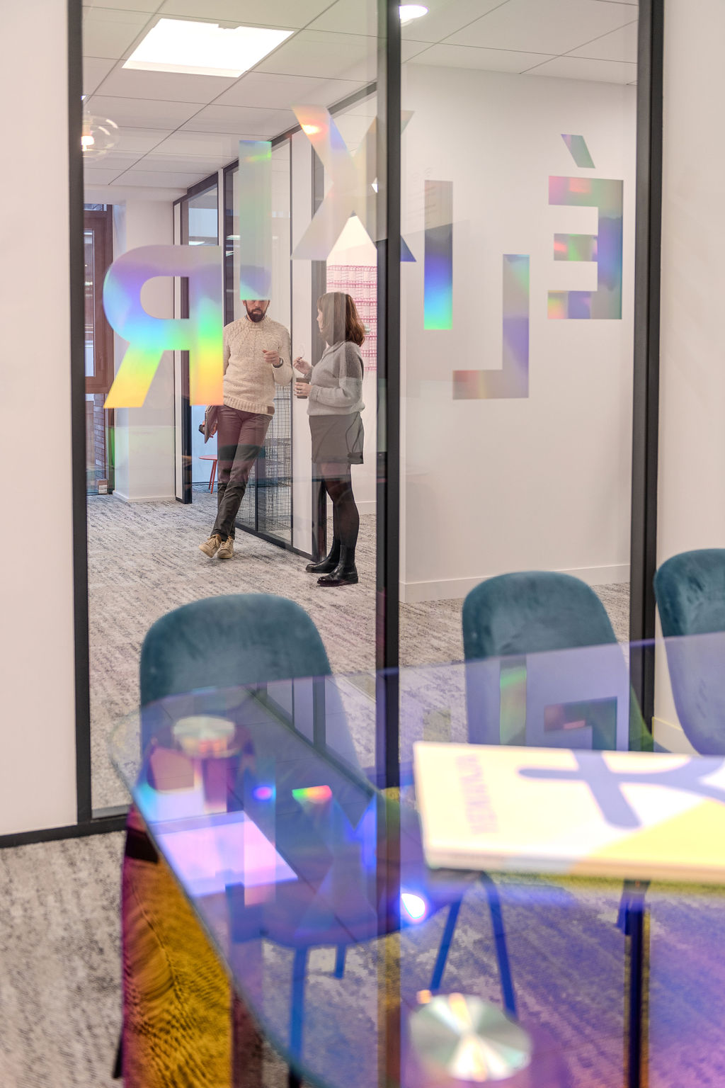 Bureaux professionnels, équilibre entre confort et fonctionnalité — bureaux de Digiforma (photographie d’intérieur)