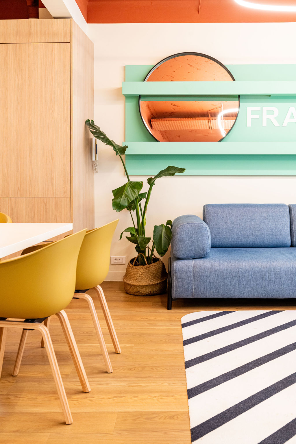 Siège d’entreprise, mise en valeur des volumes et de la scénographie — bureaux de France Defi (photographie de bureaux)