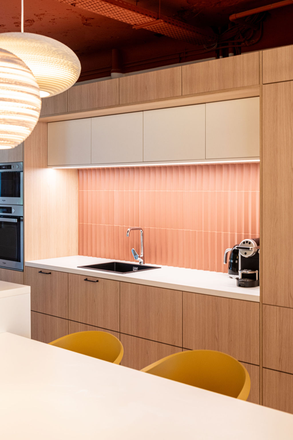 Siège d’entreprise, mise en valeur des volumes et de la scénographie — bureaux de France Defi (photographie de bureaux)