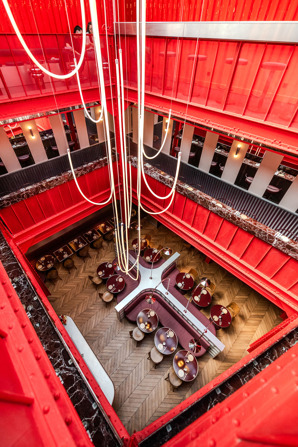 Photographies du restaurant Maslow temple, Salle vitrée, transparences et reflets 