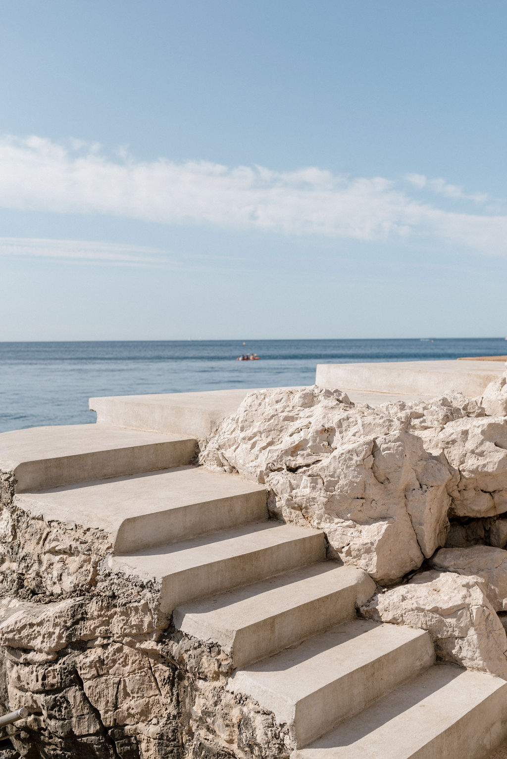 Open space moderne, volumes clairs et circulation fluide — bureaux de Les Roches Blanches (photographie d’architecture intérieure)