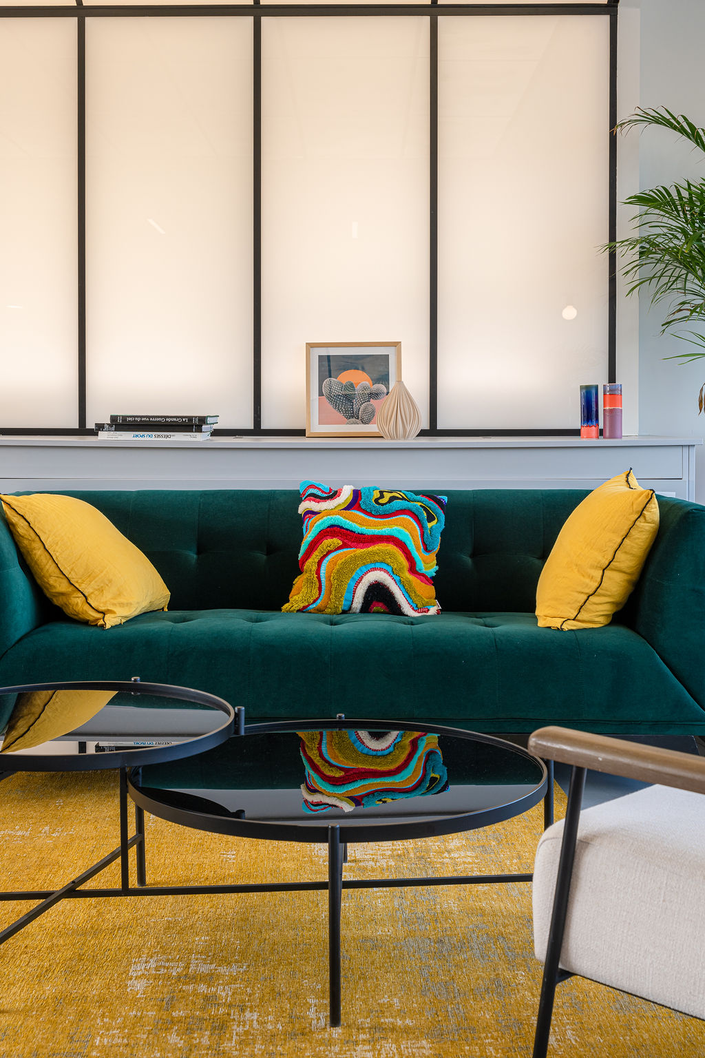 Bureaux contemporains, lignes épurées et lumière naturelle — bureaux de Newen (photographie corporate)