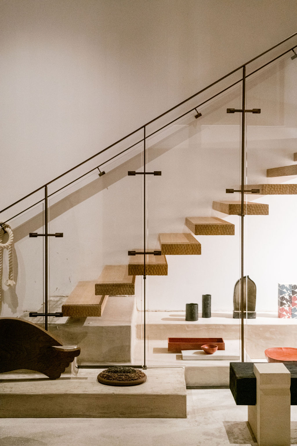 Open space moderne, volumes clairs et circulation fluide — Ogata (photographie de bureaux)