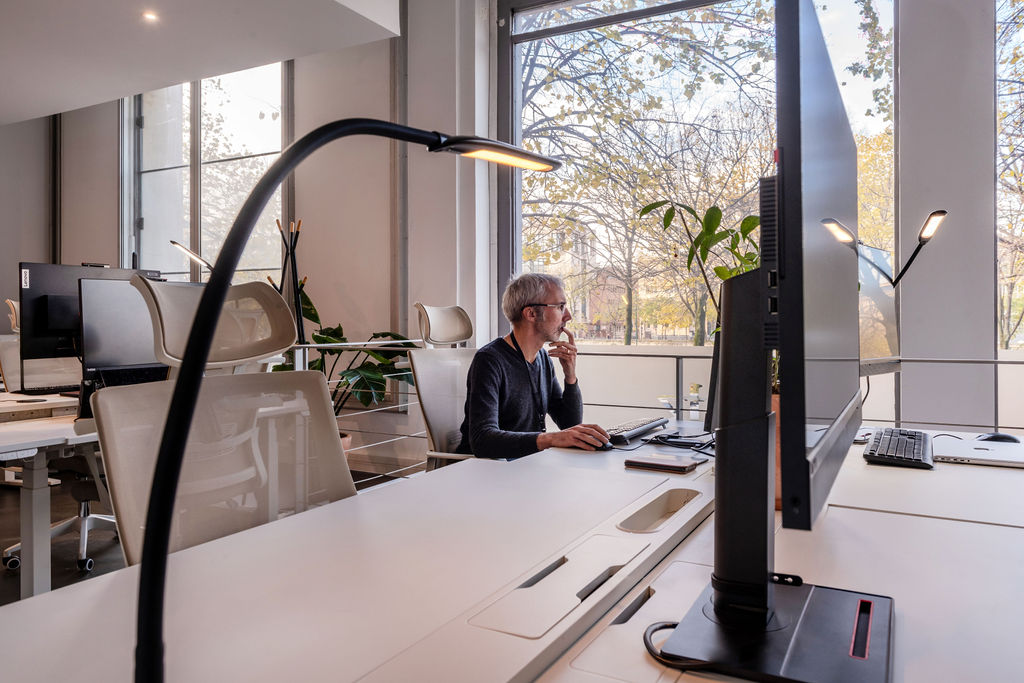 Architecture intérieure de bureaux, ambiance minimaliste et élégante (photographie de bureaux)