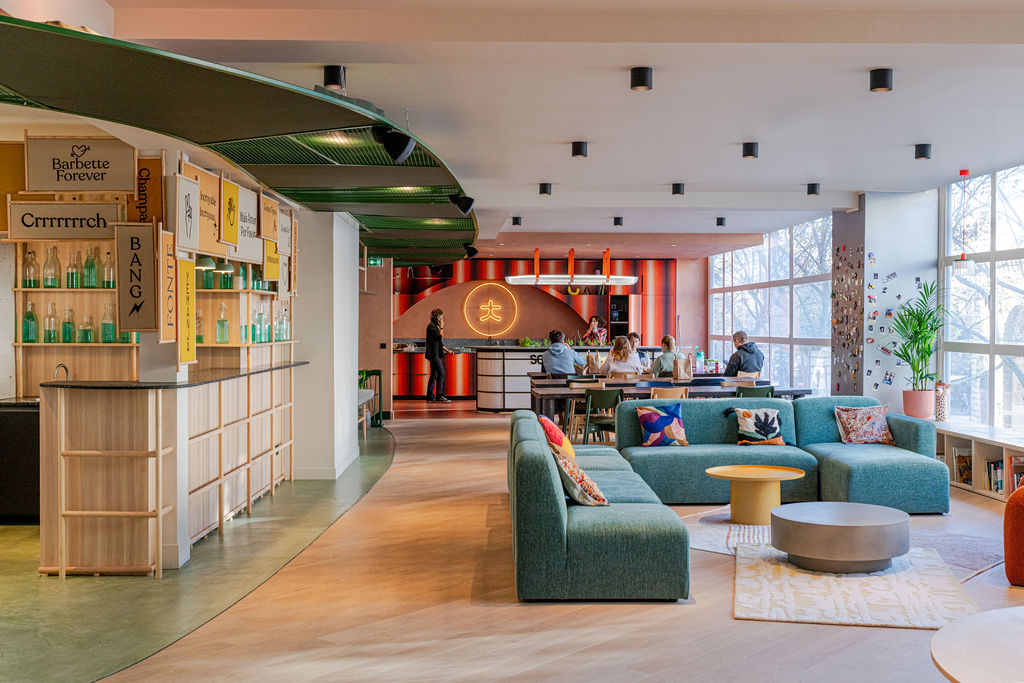 Aménagement de bureaux, perspectives et géométrie du lieu — bureaux de Yemanja (photographie de bureaux)