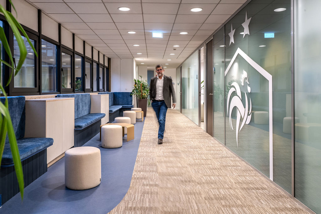 Aménagement de bureaux, perspectives et géométrie du lieu — FFF (photographie d’intérieur)