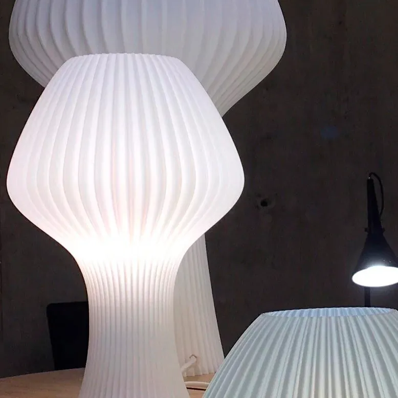 Lâmpada e objeto decorativo impresso em 3D 7