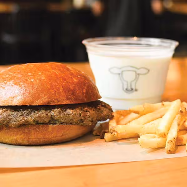 Beef smash patty with ketchup. Includes hand-cut fries & your choice of kid's drink.