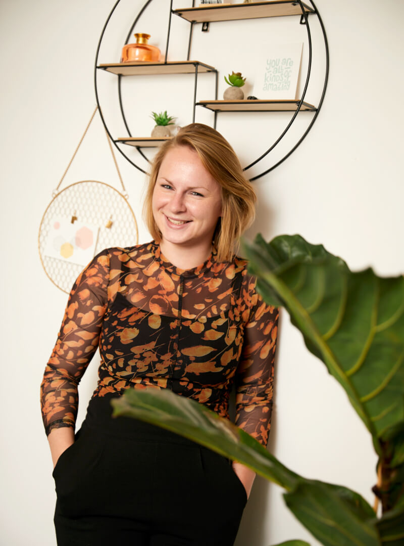 Marjolijn is hard aan het werk