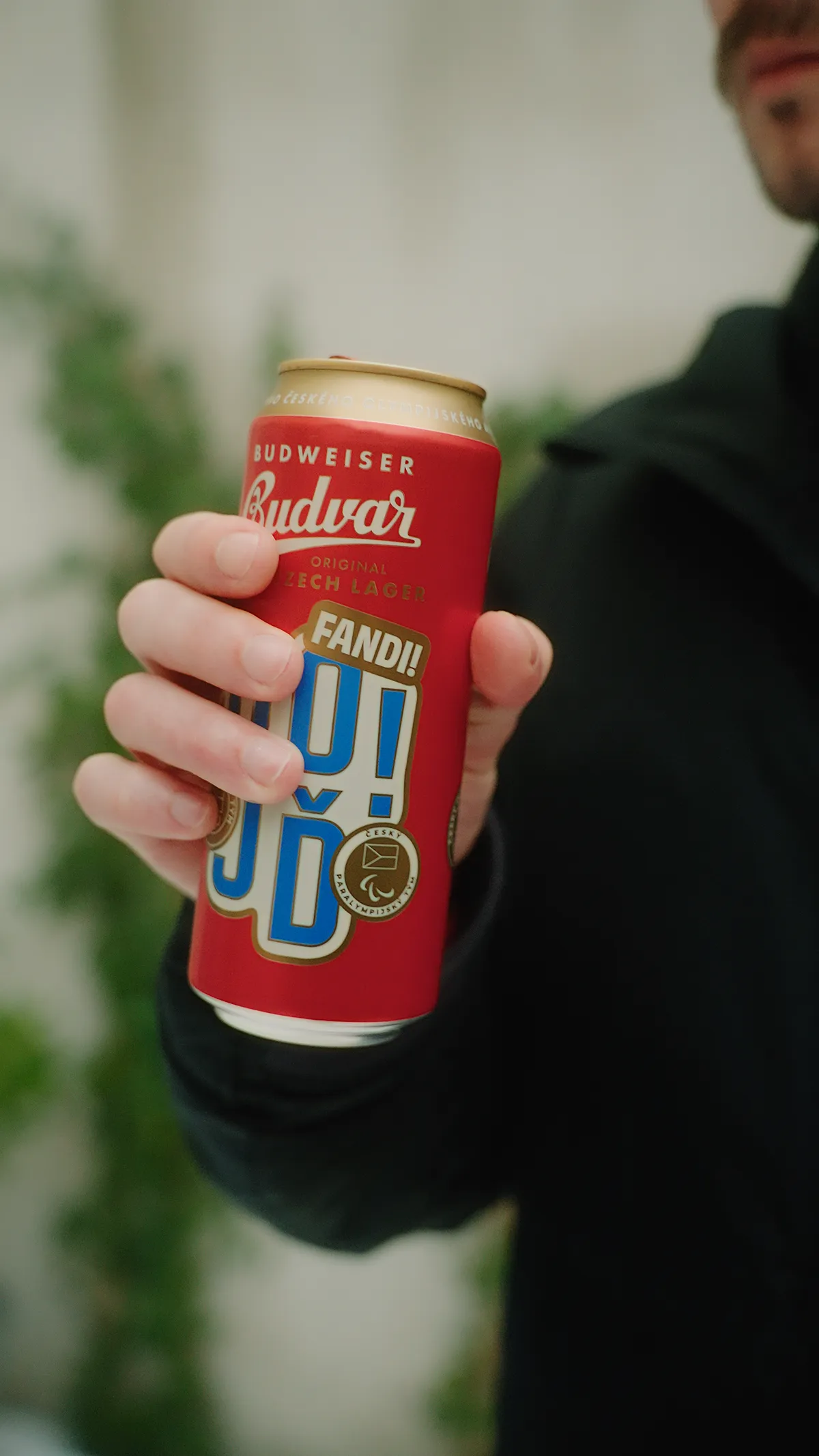 Limitovaná olympijská plechovka s nápisem POJĎ