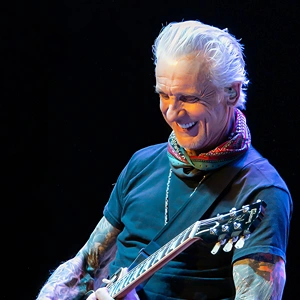Neil Giraldo live in concert.