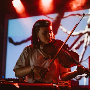 Astrid Sonne live in concert.