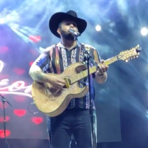 Carin Leon live in concert.