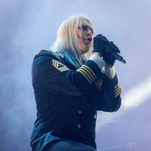 Kim Dracula live in concert.