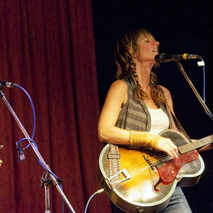 Madison Violet live in concert.