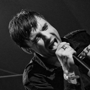 Simon Kvamm live in concert.