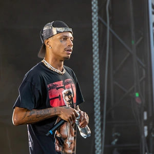 Night Lovell live in concert.